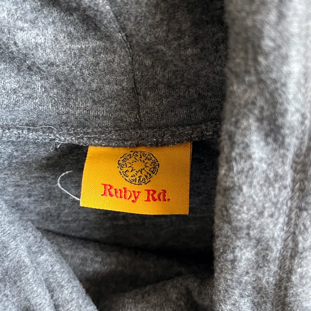 Ruby Rd. Gray Top - Picture 4 of 4